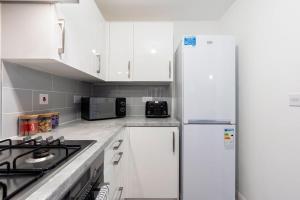 Luxury City Centre 5 Bed House with FREE parking- sleeps 12