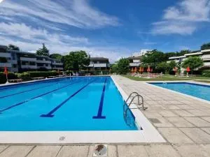 BlancoHouse - Appartamento con Piscina sul Parco - Besanigo