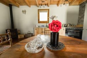 Maisons de vacances Luxury mountain cottage with pool access - La Bergerie : photos des chambres