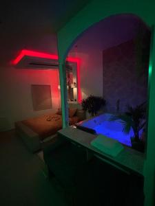 Appartements Jacuzzi House - 1-Bed & Parking - Villemomble, Paris : photos des chambres