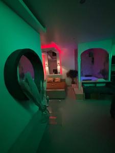 Appartements Jacuzzi House - 1-Bed & Parking - Villemomble, Paris : photos des chambres
