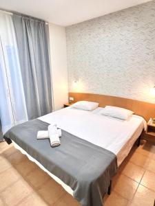 Oliva Aparts 104 New 2024