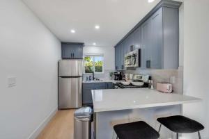 1BR w Parking Near Tech HQs Monthly Stay