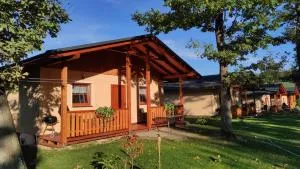 Chaty u rybníka Brodský - Červený Kostelec