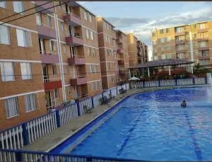 Alojamiento con piscina en la Mesa Cundinamarca - 拉米萨