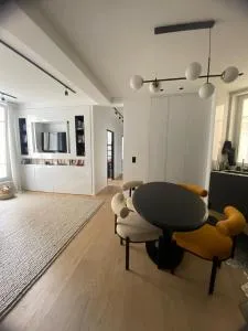 New design by architect quiet good location 5 min walk from Paris 2 min from metro central line 1 and 7 min from wood and lake - Saint-Mandé