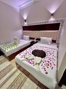 Sunshine Pyramids Inn