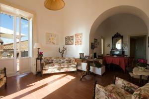 Villa Pietralunga in the woods