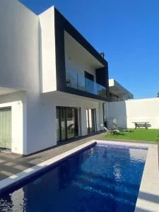 Luxury villa surrounded by nature and beach - 克洛伊奥斯