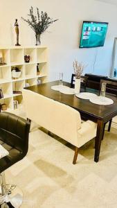 3 bed 2 bath - Modern Furnished B Side Corporate Stays Home Away - mins from Austin