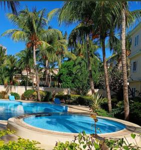 Ground Floor Apartment with 2 bedrooms and 2 bathrooms opposite pool