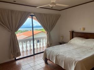 Apartamento equipado, con amplia piscina