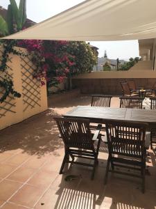 Casa Caleta, Beautiful 3-Bed Home, large patio & communal pool