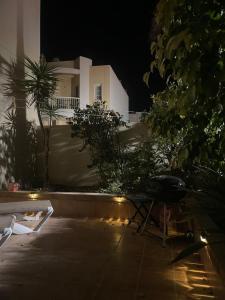 Casa Caleta, Beautiful 3-Bed Home, large patio & communal pool