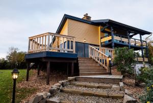 Lakeland Lodge 400 year old Bavarian Lodge with Private Hot Tub Pet Friendly