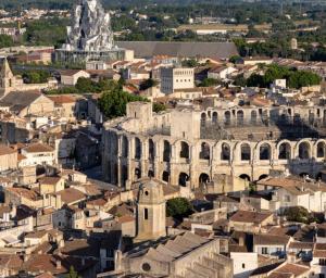 Entre Tour Luma et Arènes