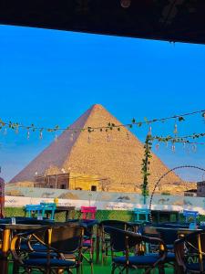 Sunshine Pyramids Inn