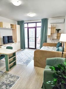 FOUR SEASONS Beach Apartment - 4hvězdičkové hotely ve městě Pomorie