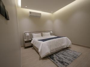 غرفة وصالة في حي العارض