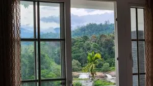 Uthuppan's holiday home - Pooppara