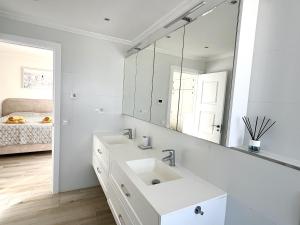 Mi Capricho beachfront penthouse with terrace and sea view