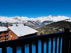 Résidence Saint Bernard - Appartement de charme pour 6 personnes, dans une résidence skis aux pieds avec accès piscine et parking privé dans le village du MAE-8971