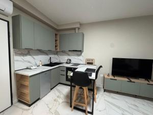 Dennys Apartment at Gardenia Myslym Shyri