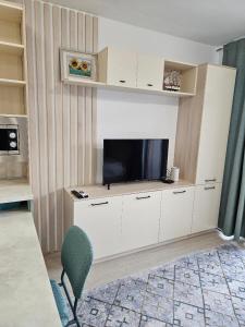 FOUR SEASONS Beach Apartment