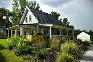 Osada Aurora Całoroczne domki z jacuzzi z widokiem na jezioro i góry - Jarkowice