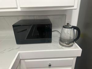 Cute room in best area of Hollywood