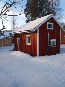 Nyrenoverad charmig gäststuga med sovloft i Järpen - Undersåker