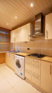 Urban Luxe Stays - Purbrook Bridge