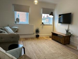 The Old Band Accommodation 1 kingsize bed and 1 Sofa Bed available