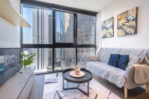 Relaxed 1BR1BA city view apt WIFI in Heart MelCBD