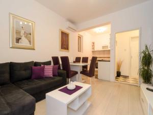 Apartment with terrace and sea view