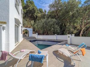 House in Rosas with Private Pool & Garden