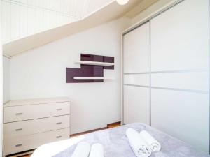 Apartments Isabora - Premium Two-Bedroom Apartment with Terrace and Sea View