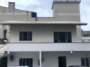 Casa segundo piso acomoda até 6 pessoas