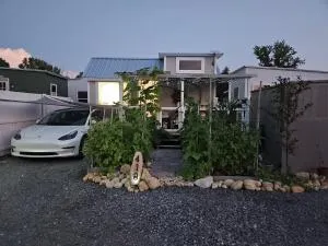 R & R's Modern Retreat - Baneberry