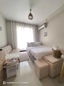 The Ecru Suite - Agus