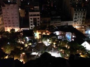 Sobre Av Corrientes zona Teatros y Paseo la Plaza