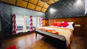 Alleppey Houseboat Viswas Cruise