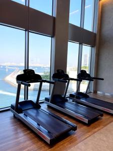 ElegantEscapes - Large 2BR w Marina and Sea View