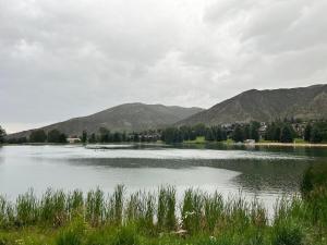 Beaver Creek, Avon condo, walk to ski shuttle - on the Eagle River