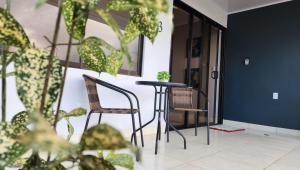 Tropical Noir at Family Lodge