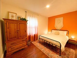 Cottage Street Downtown New Apartment