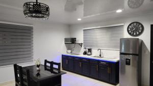 Tropical Noir at Family Lodge