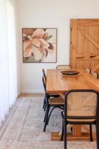 Kookaburra Beachhouse - Coastal Farmhouse Retreat