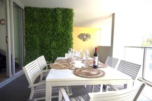 Artist retreat with HUGE entertaining balcony