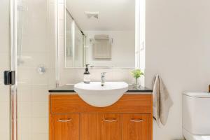 Artist retreat with HUGE entertaining balcony